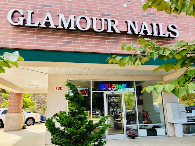 Glamour Nails logo